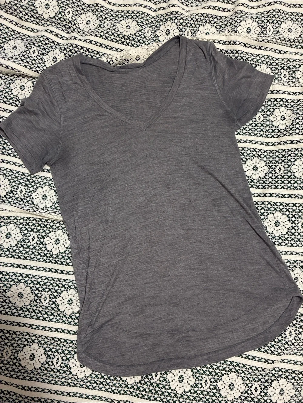 Lululemon Lightweight Classic Women's V-Neck Tee - Gray